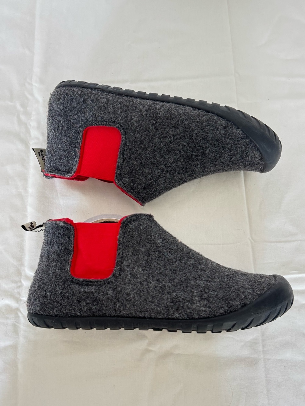 Gumbies Brumby boots in charcoal and red Size 39/8.5